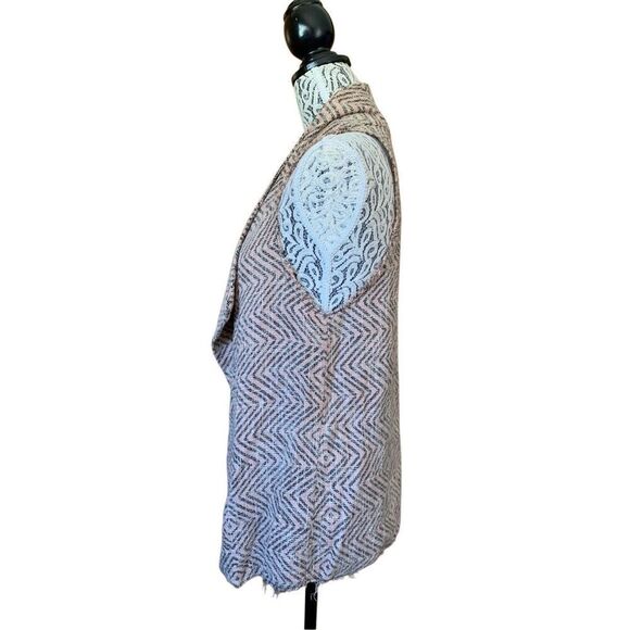 FARM Rio Textured Distressed Boho Vest Pink, Black Size S - Picture 9 of 11